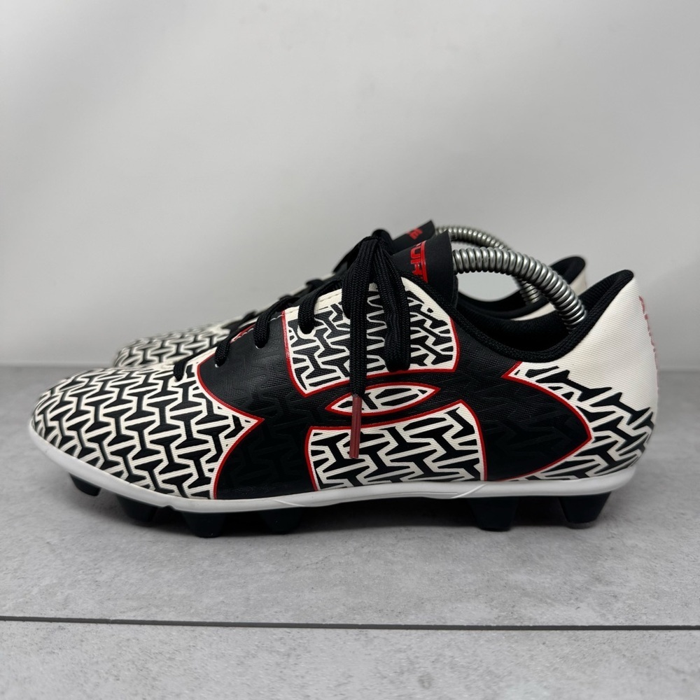Under Armour Force Kids Soccer Cleats Black, White, Red Athletic Shoes Size 3.5Y